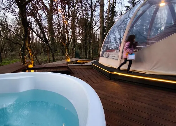 Οργανωμένο κάμπινγκ Out & Lodge, Wigwam Couvin